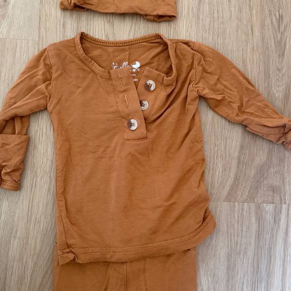 Rust layette set - Picture 3 of 5
